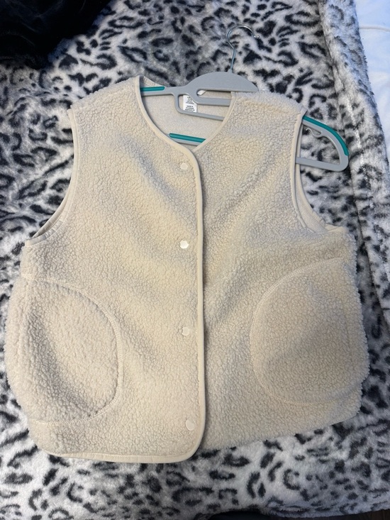 H&M Jackets & Blazers - H&M Cream Sherpa Vest